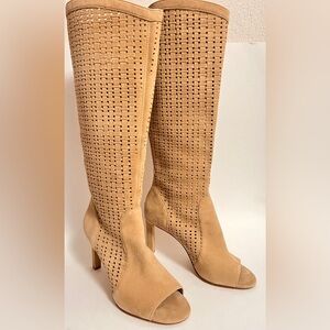 *Like New* Vince Camuto woven Tan suede open toe Boots “Shelrica “